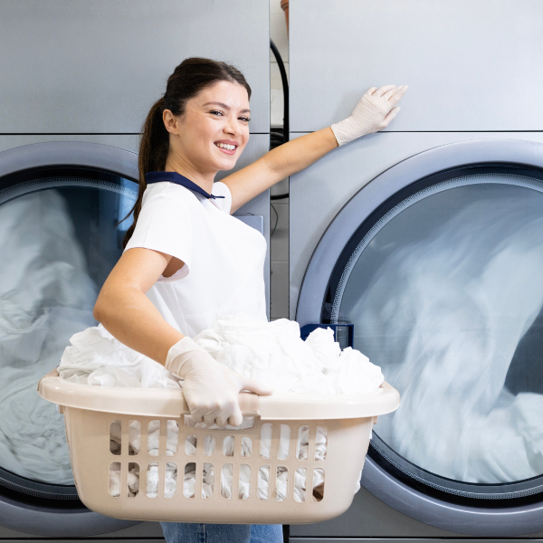 Commercial Worker At Spinning Dryer 600X600